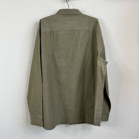 Banana Republic Standard Fit Button Up Shirt Chambray - Picture 5 of 5